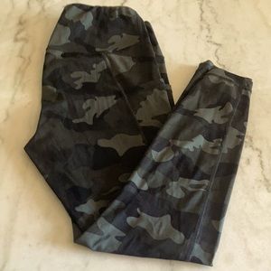 Ladies Camo Workout Leggings